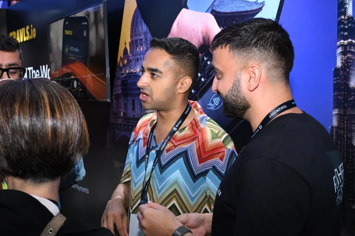 An attendee discussing Travls with team members at TOKEN2049 Singapore