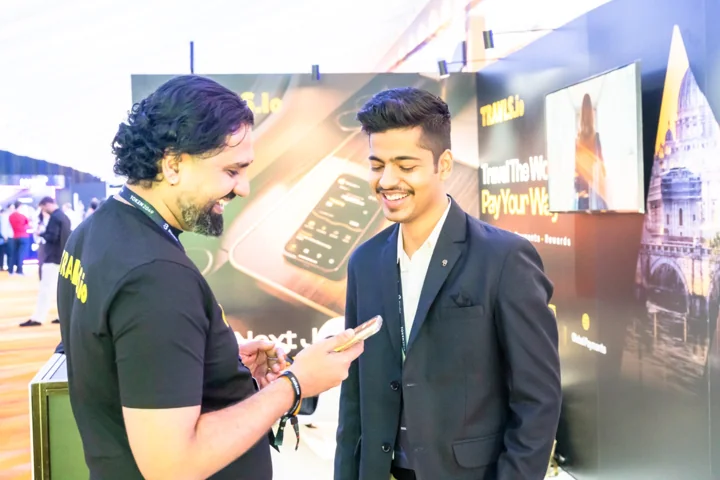 A Travls team member demonstrating a phone screen to an event attendee