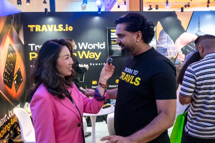 Guests meeting the Travls team during TOKEN2049 Singapore